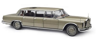 M204 Mercedes-Benz 600 6-door Pullman with functional sunroof	1:18